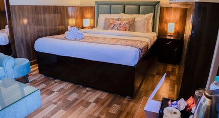 INDUS MOUNT ROYALE HOTEL-100Mtrs from Mall Room Type - LUXURY (NON-VIEW)