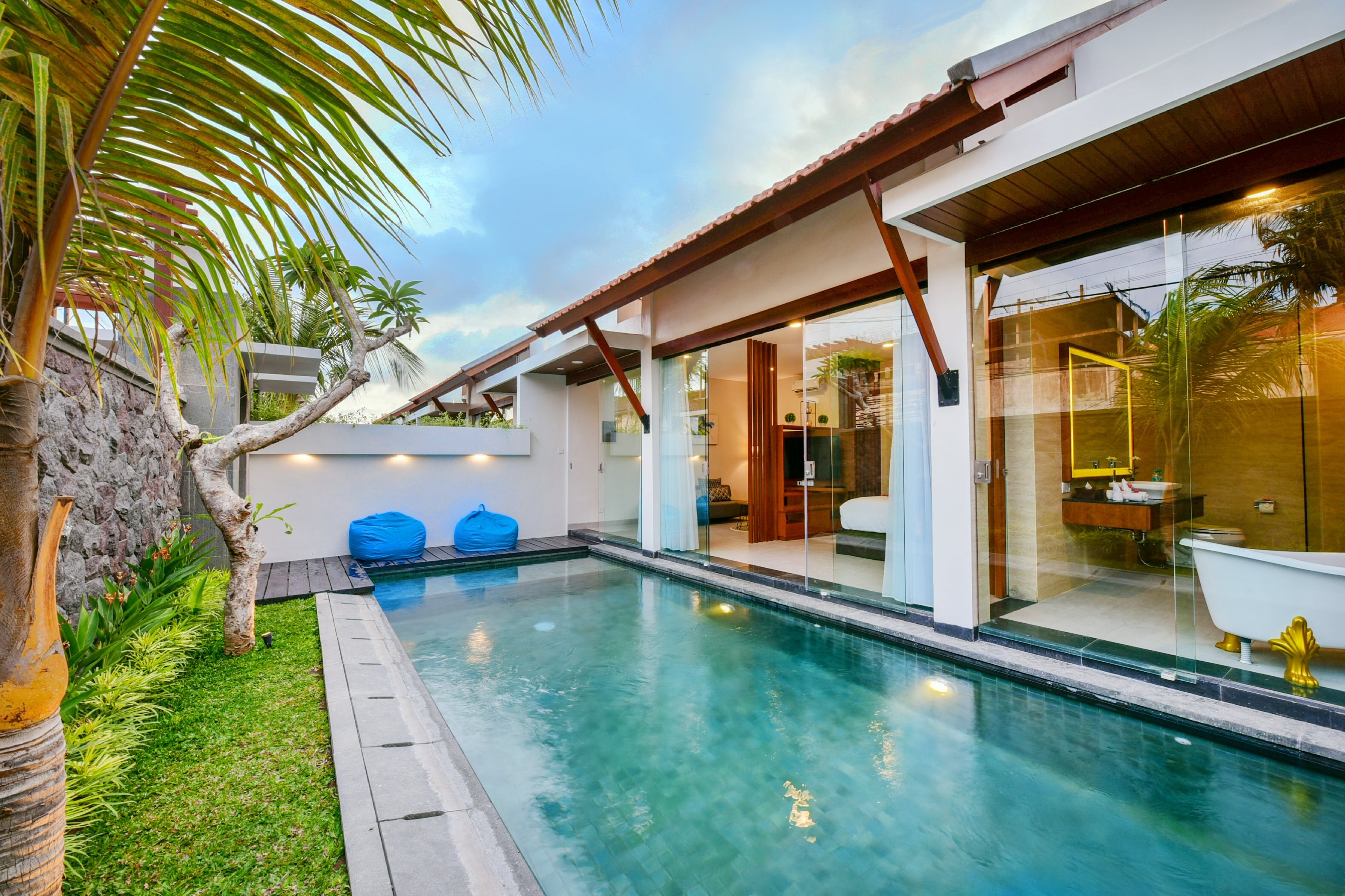 Del Cielo Villa Seminyak By Inap Hospitality - Tap to explore photos
