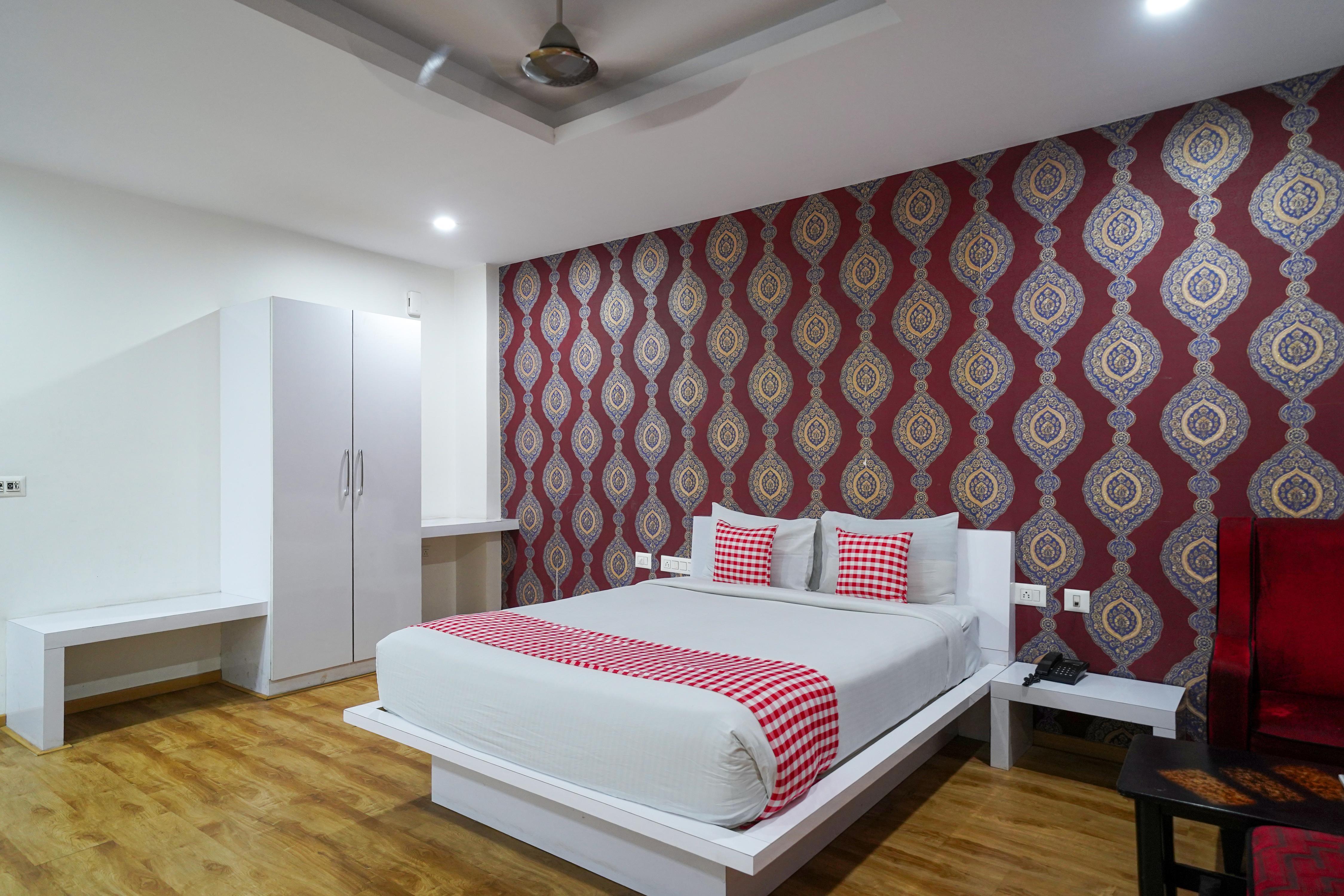 Open Hotel by Olive - Mystic Hotel Room Type - King Premier