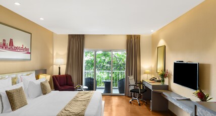 Ramada By Wyndham Bengaluru Yelahanka Room Type - Club Room Smoking Double