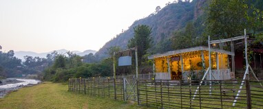Kainaat- A Riverside Homestay