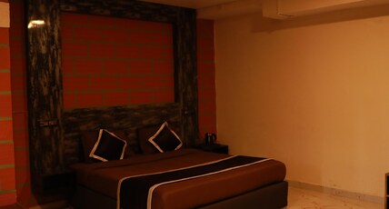 The Den by Trees | Tents & Huts Room Type - King size villa room