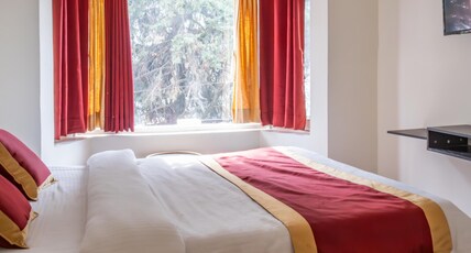 Dew Drops Homestay Room Type - Deluxe Double Room