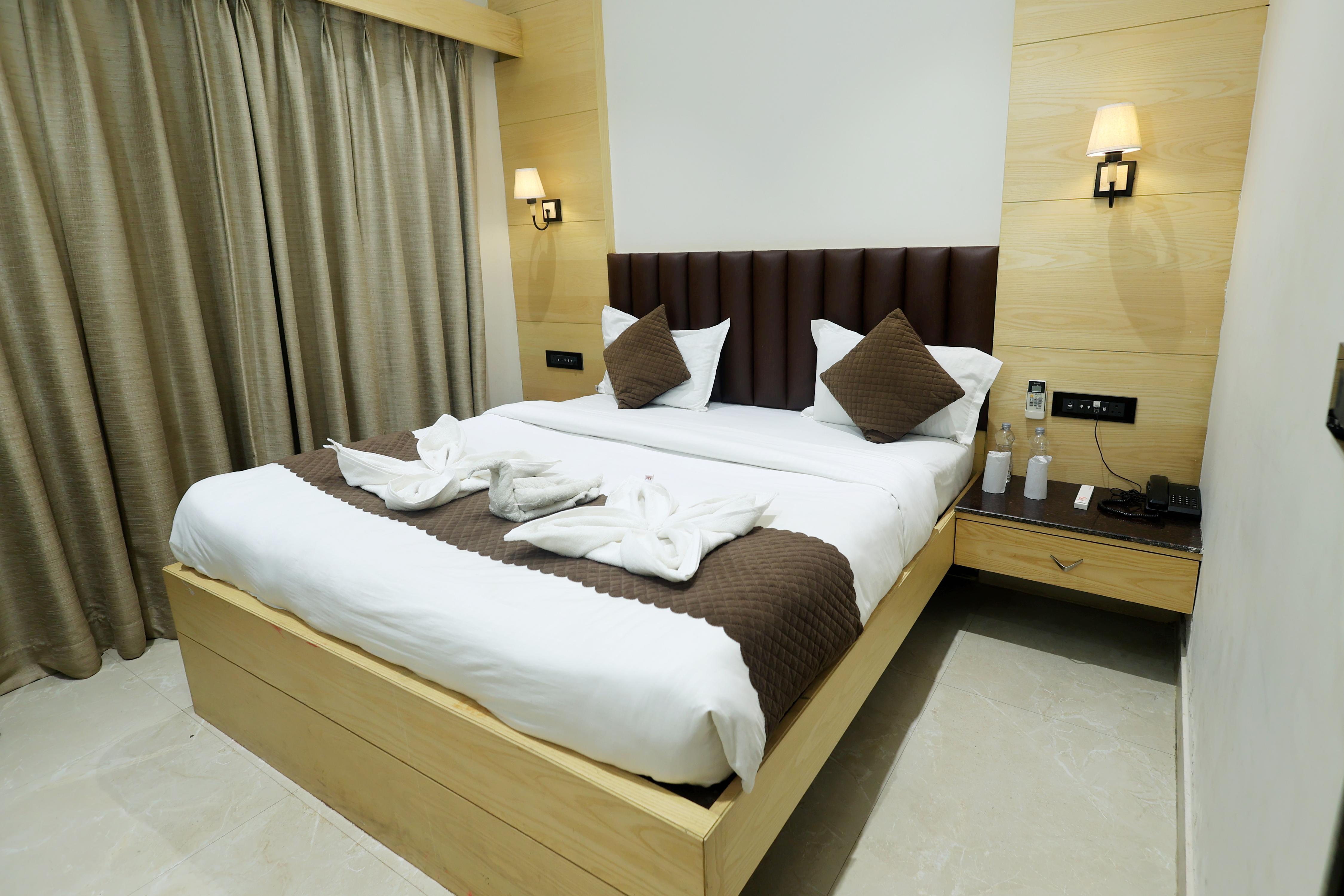 Hotel Sar Kamla Dham - 10Mins walking from ISKCON Temple Room Type - Deluxe Room