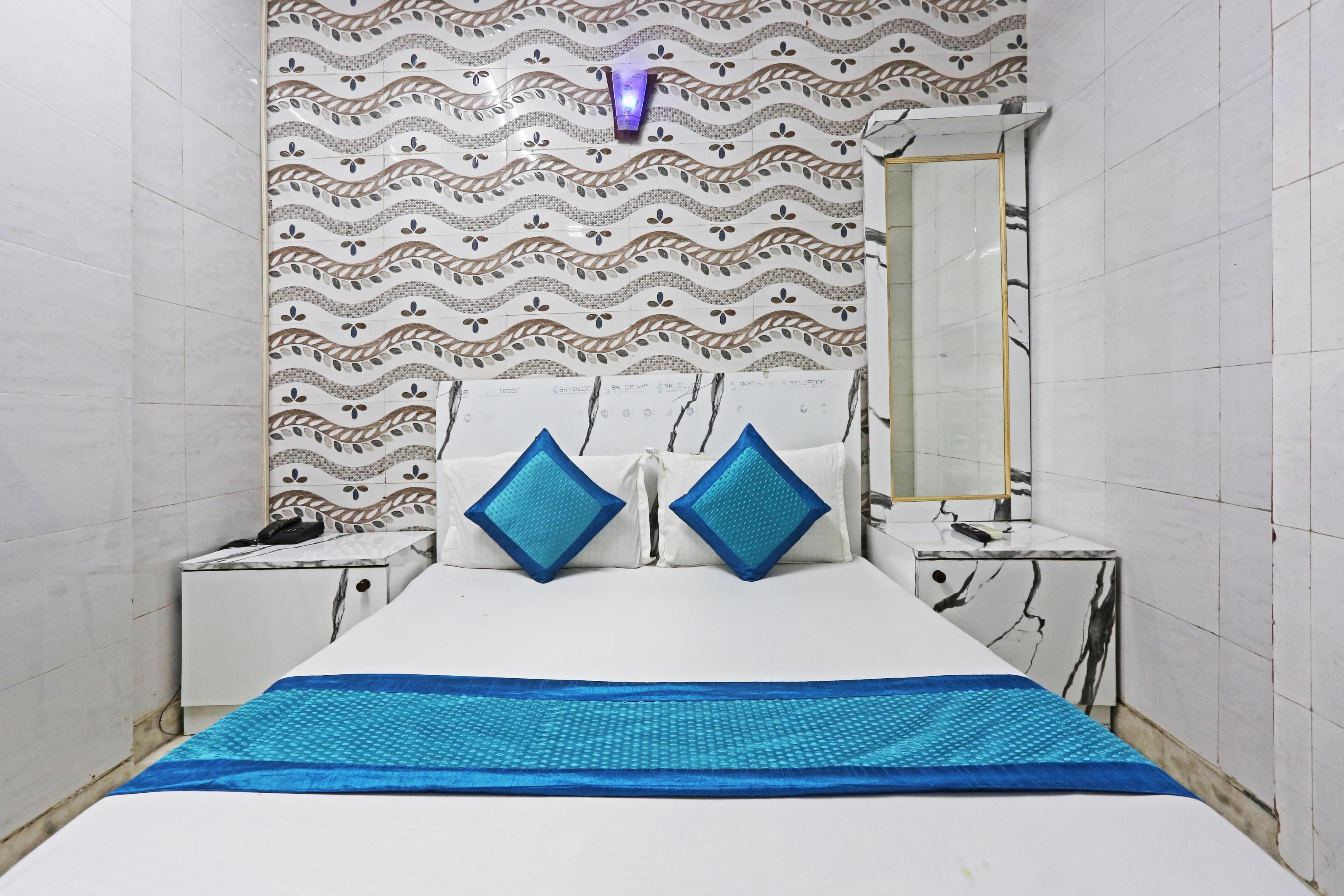 Hotel New Rajdhani Inn - Tap to explore photos