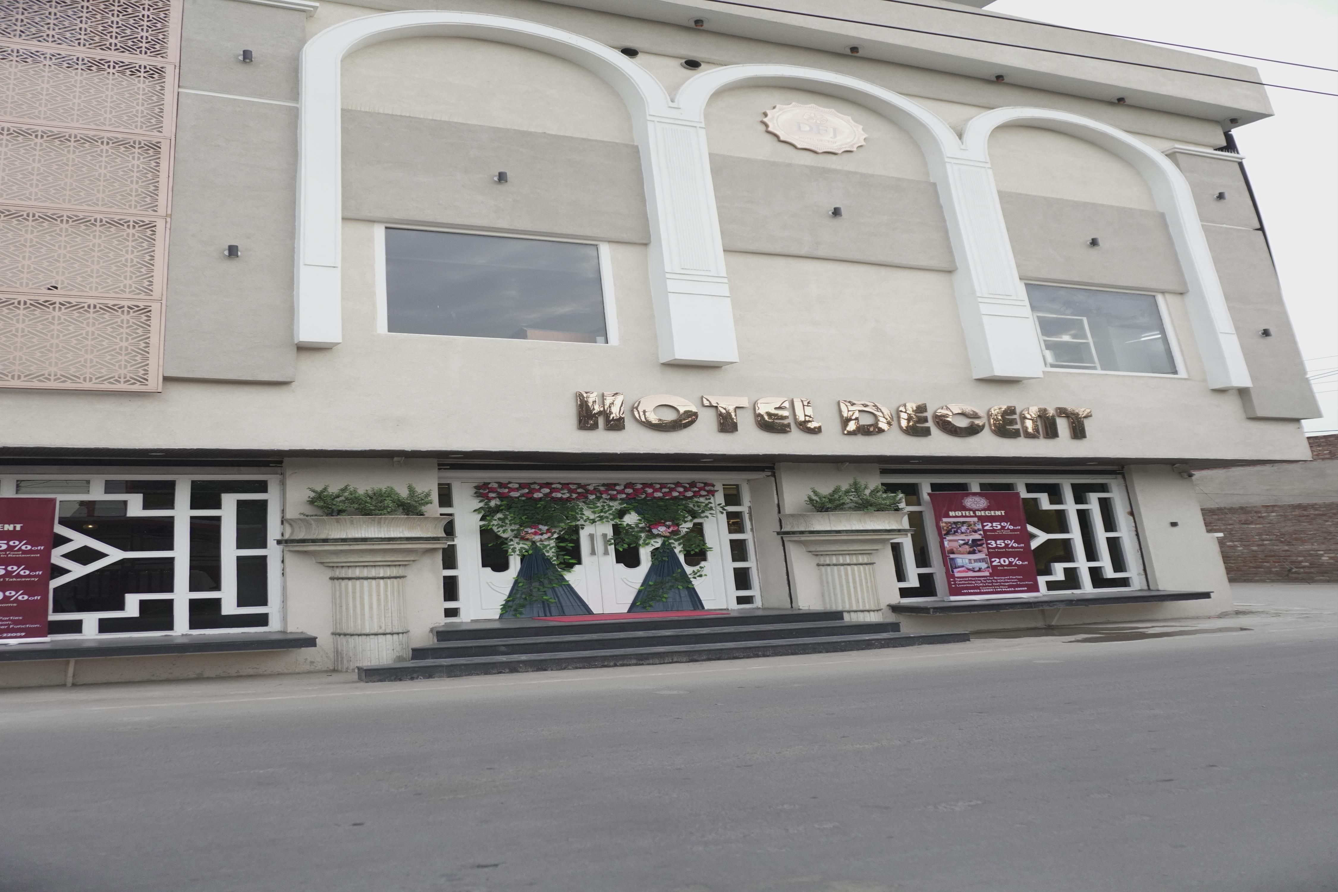 HOTEL DECENT - Tap to explore photos