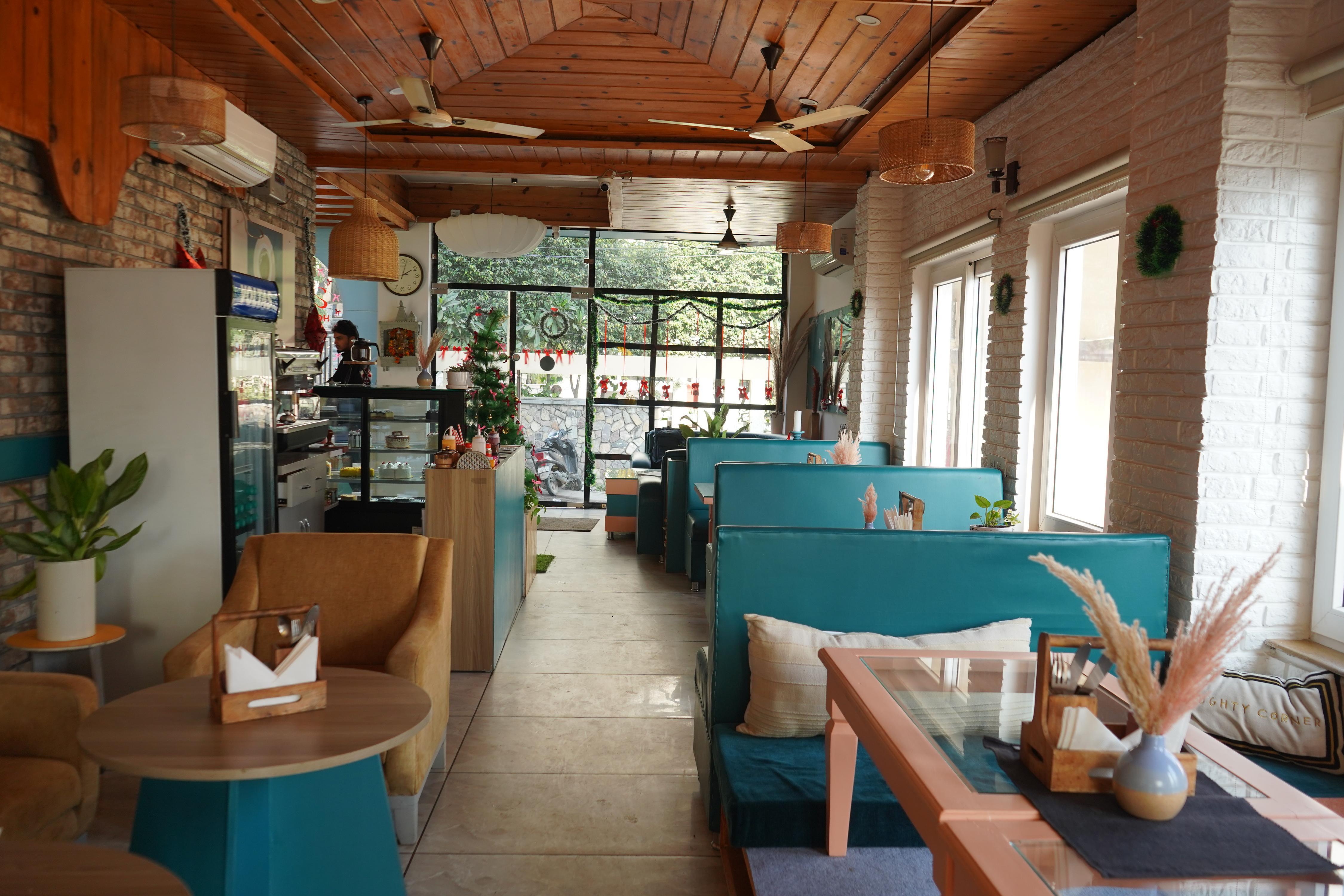 Aroma Ganga View Tapovan