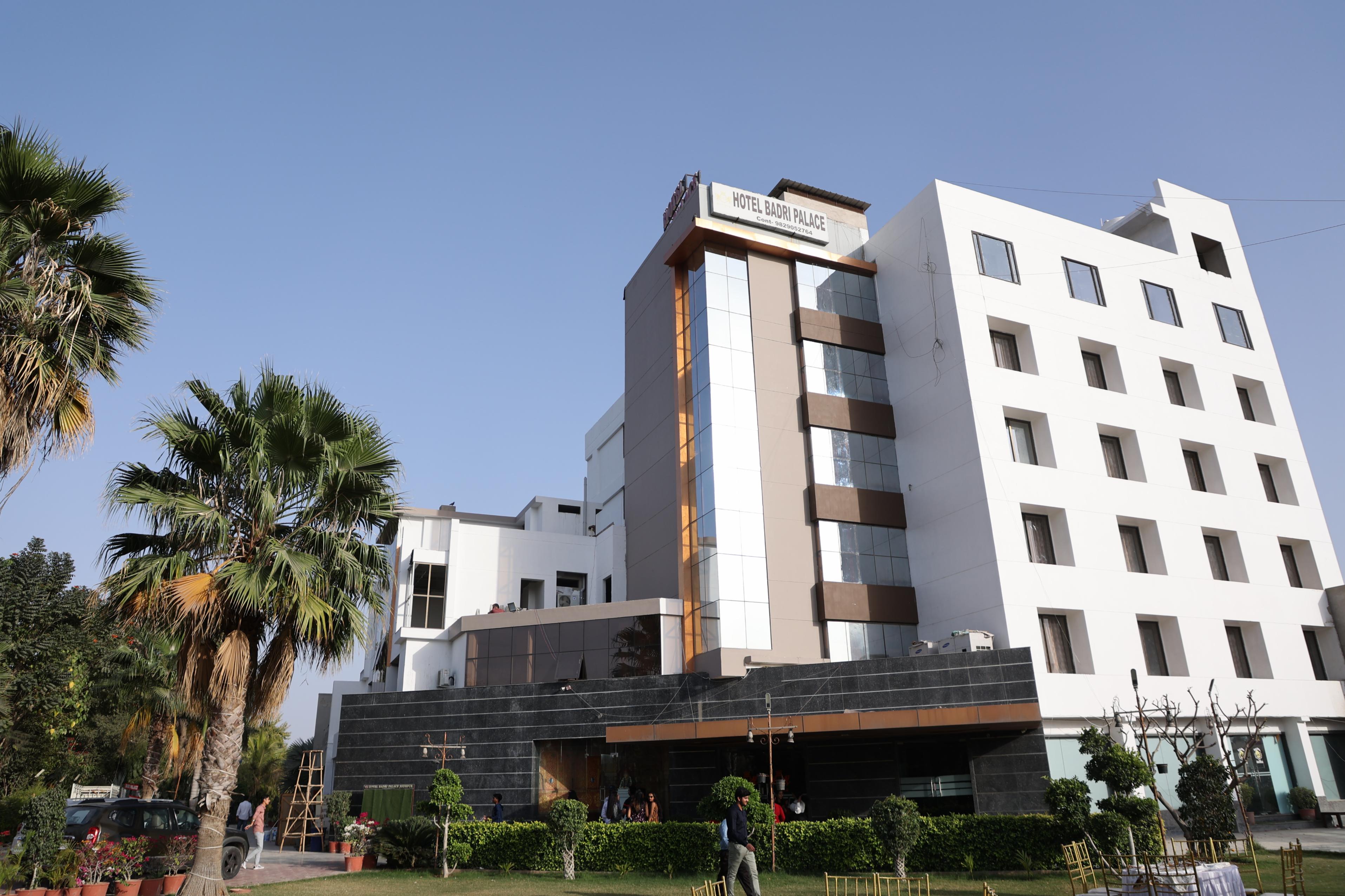 Hotel Badri Palace - Tap to explore photos
