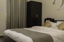 Sundaze Guesthouse | Rooms & Caretaker