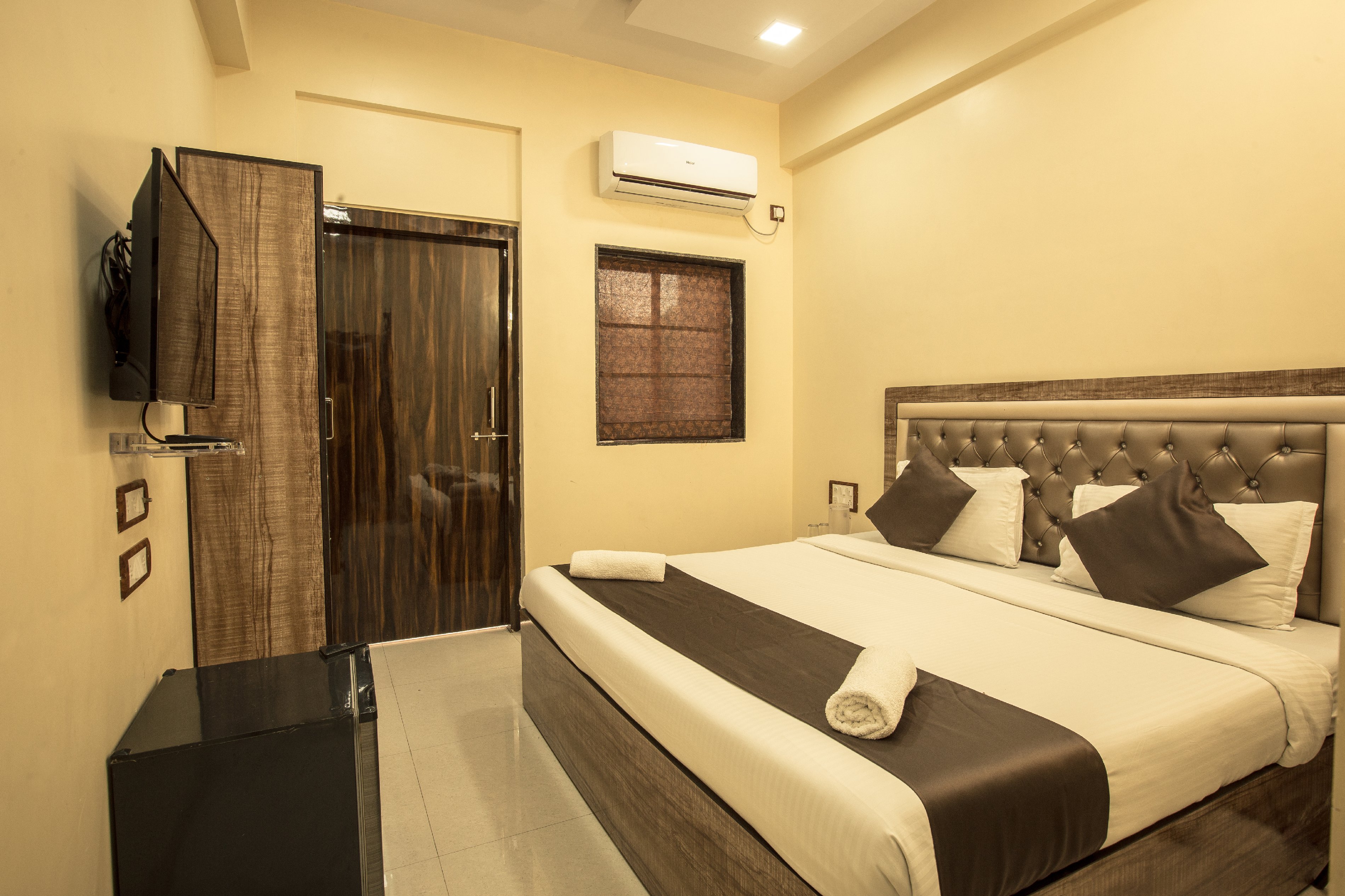 Hotel Apsara Near J J Hospital Mumbai - Tap to explore photos