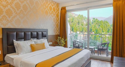 Pax Hotel Sunrise View | Mall Road | Dalhousie Room Type - Super Deluxe Room with Balcony (Valley View)