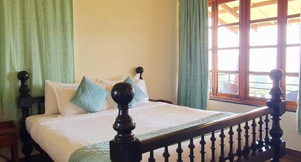Vallonne Vineyards Room Type - Vineyard and lake facing deluxe room
