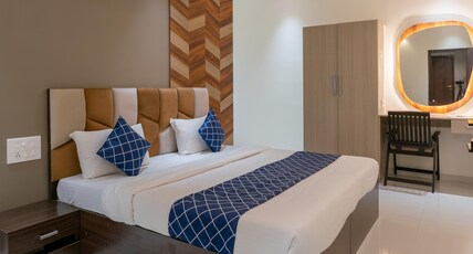 THE SURRYA MAX RESIDENCY Room Type - Deluxe Room AC