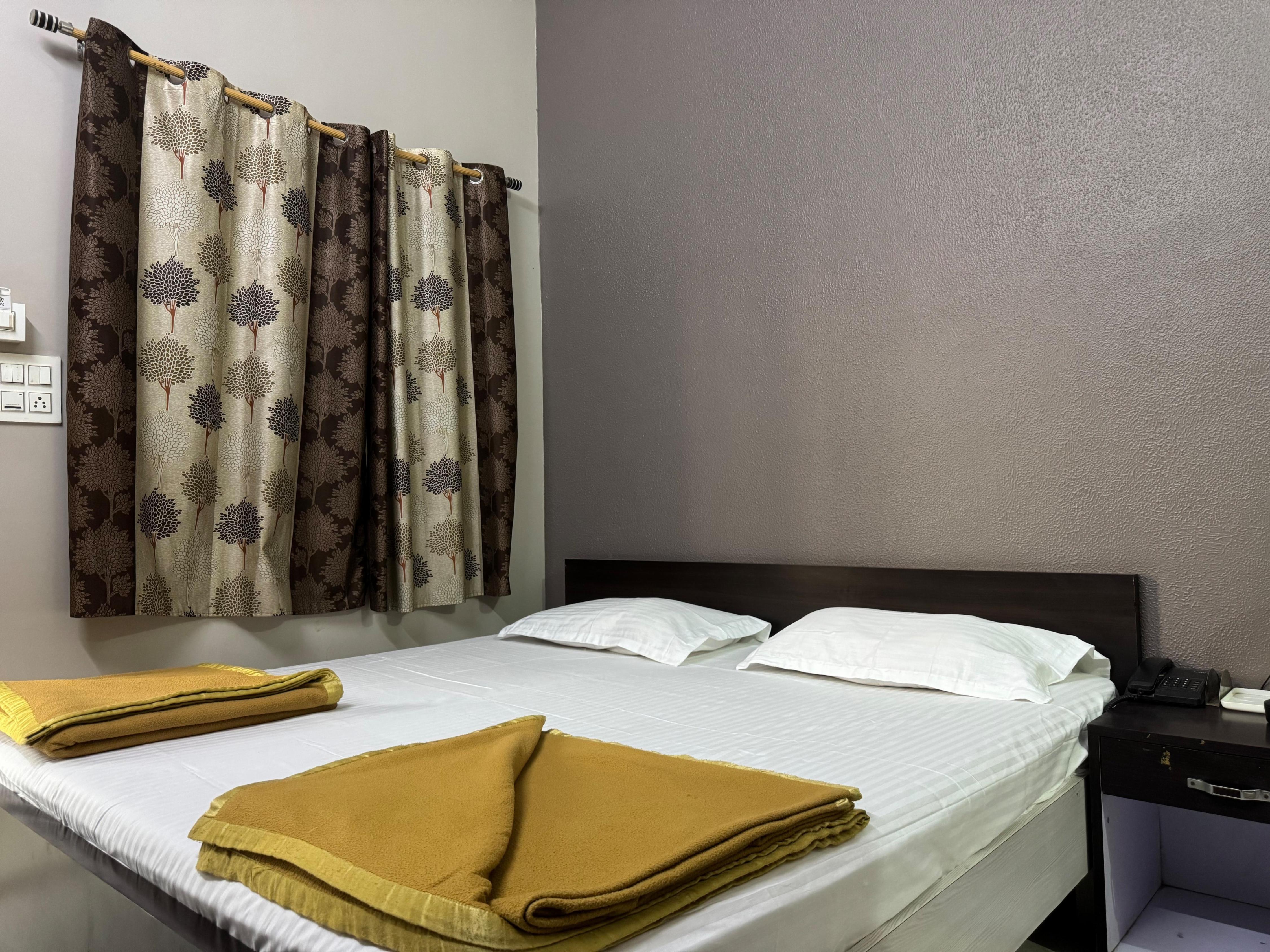 Hotel Maanu - Tap to explore photos