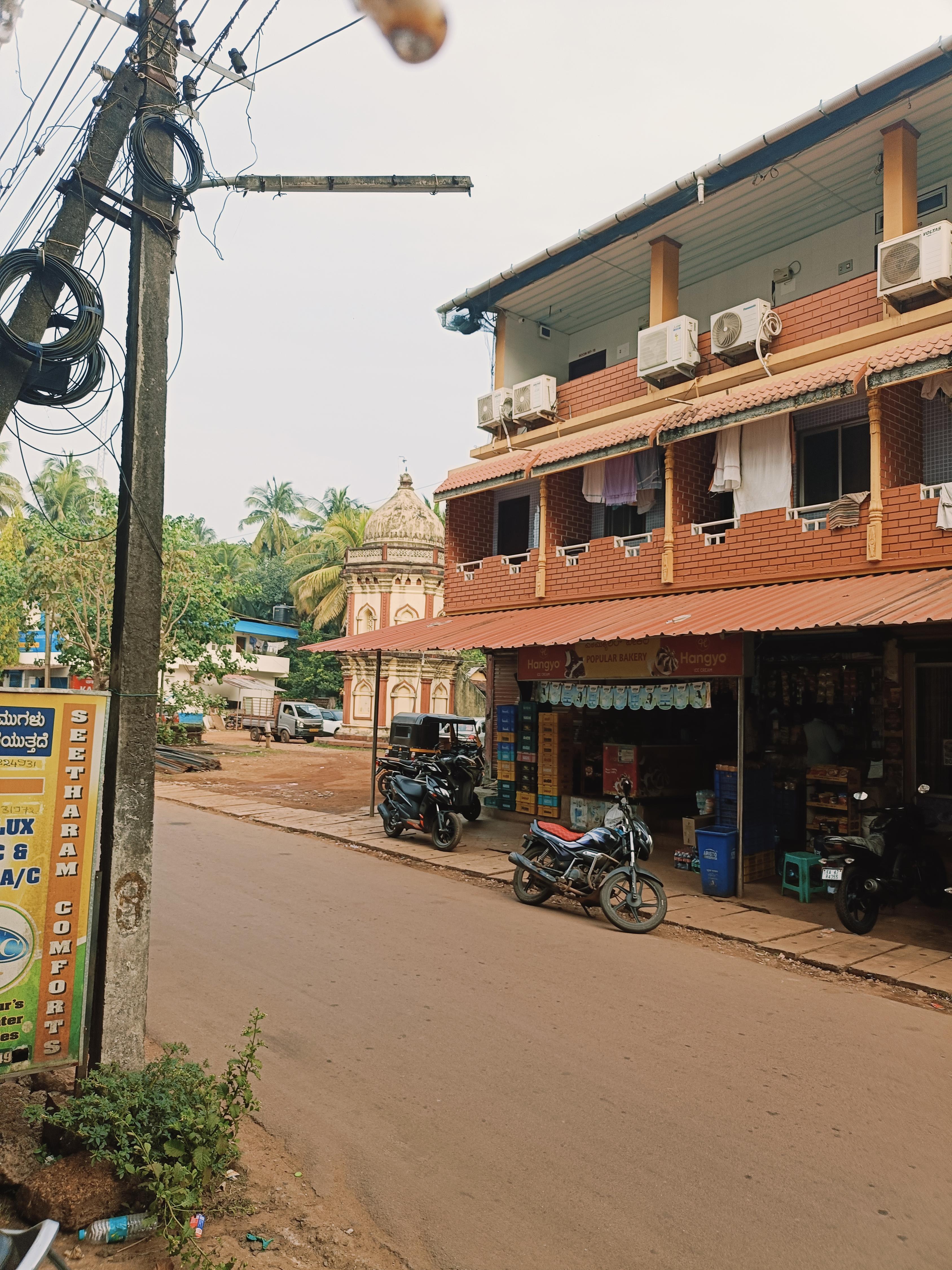 KAMAT LODGE GOKARNA - Tap to explore photos