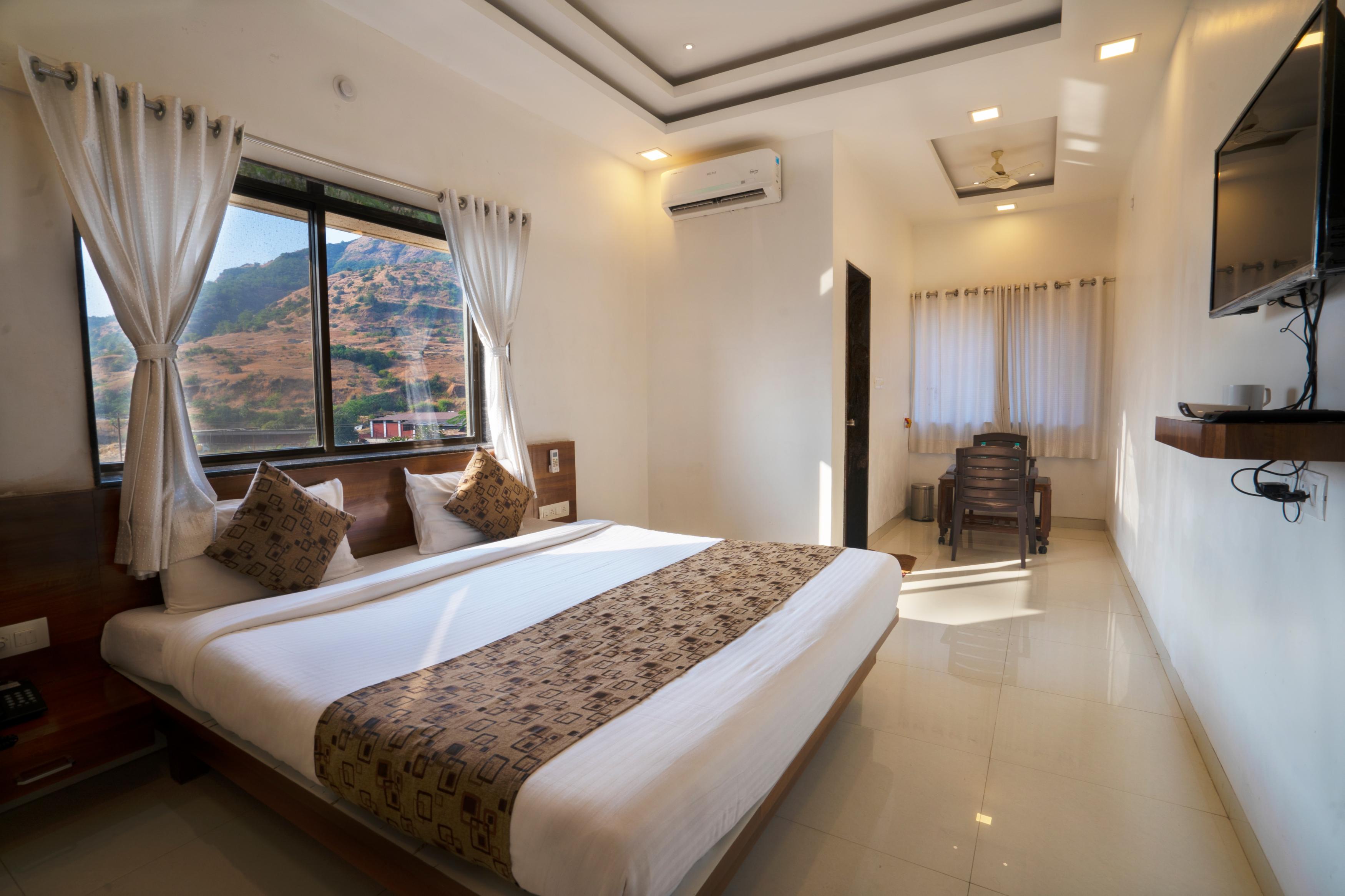 Hotel Jagadguru Lonavala Room Type - AC Deluxe Room with WiFi