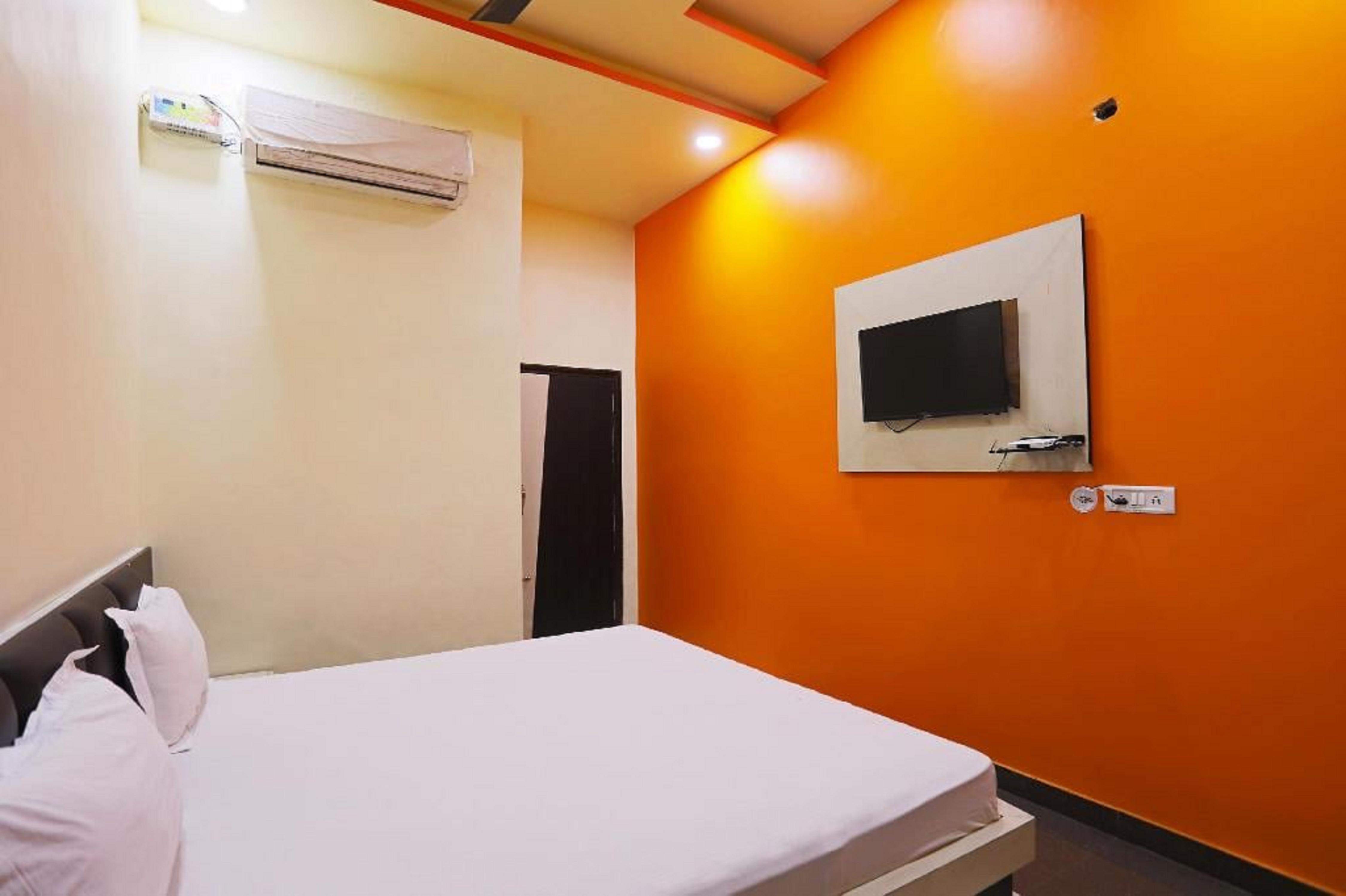 Pradhan Palace & Restaurant Room Type - Standard Room