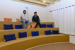 Raybo Hostel | Serene stay with 5 minutes walk from the main market