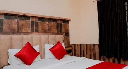 Laxman Residency Room Type - Deluxe Double Ac