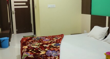 Hotel Shree Hari Room Type - Standard 3 Bed AC Hotel Shree Hari Room Type - Standard 3 Bed AC