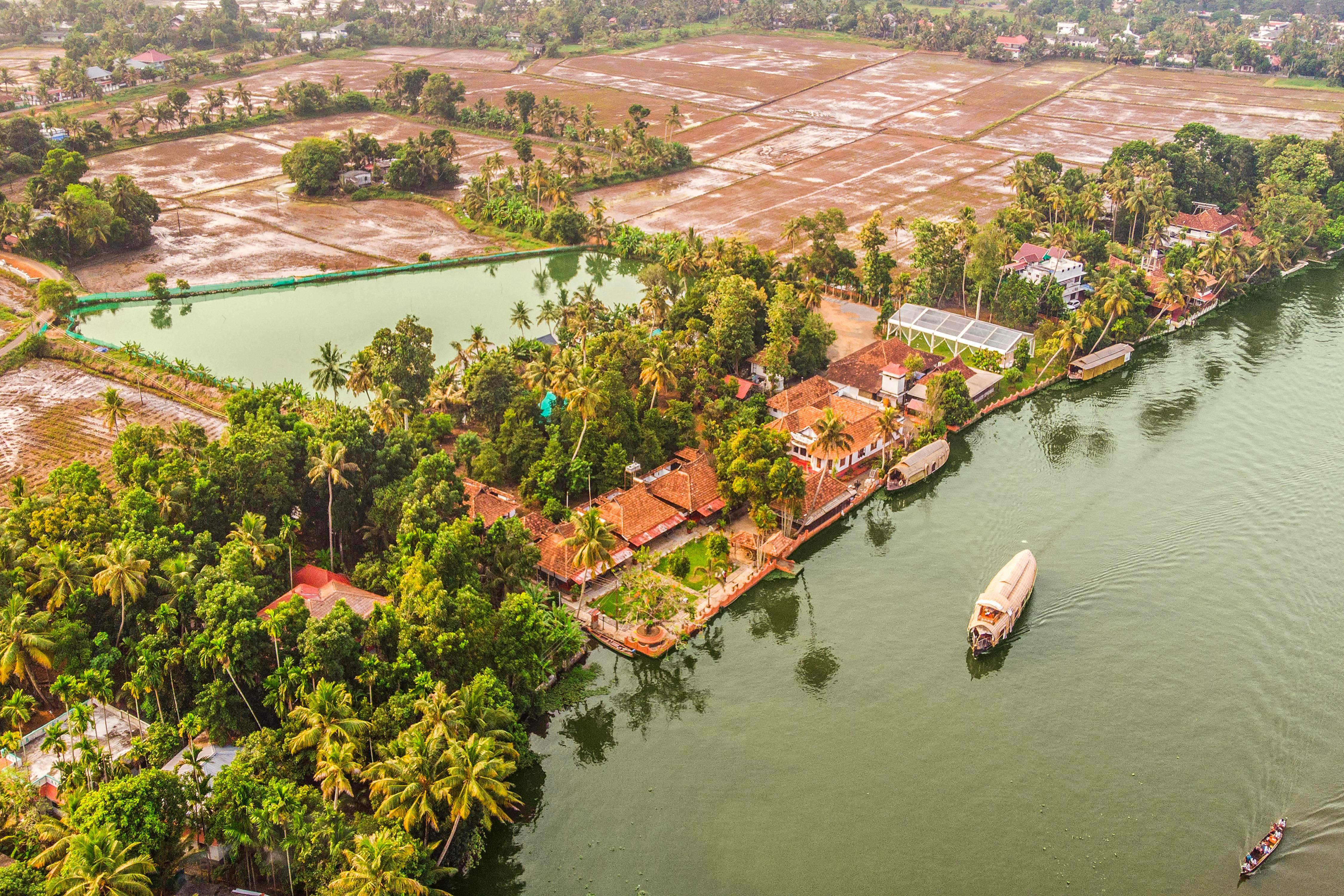 Alaya Stays Palm Dale | Serene Heritage Retreat by the Backwaters with Garden & Restaurant