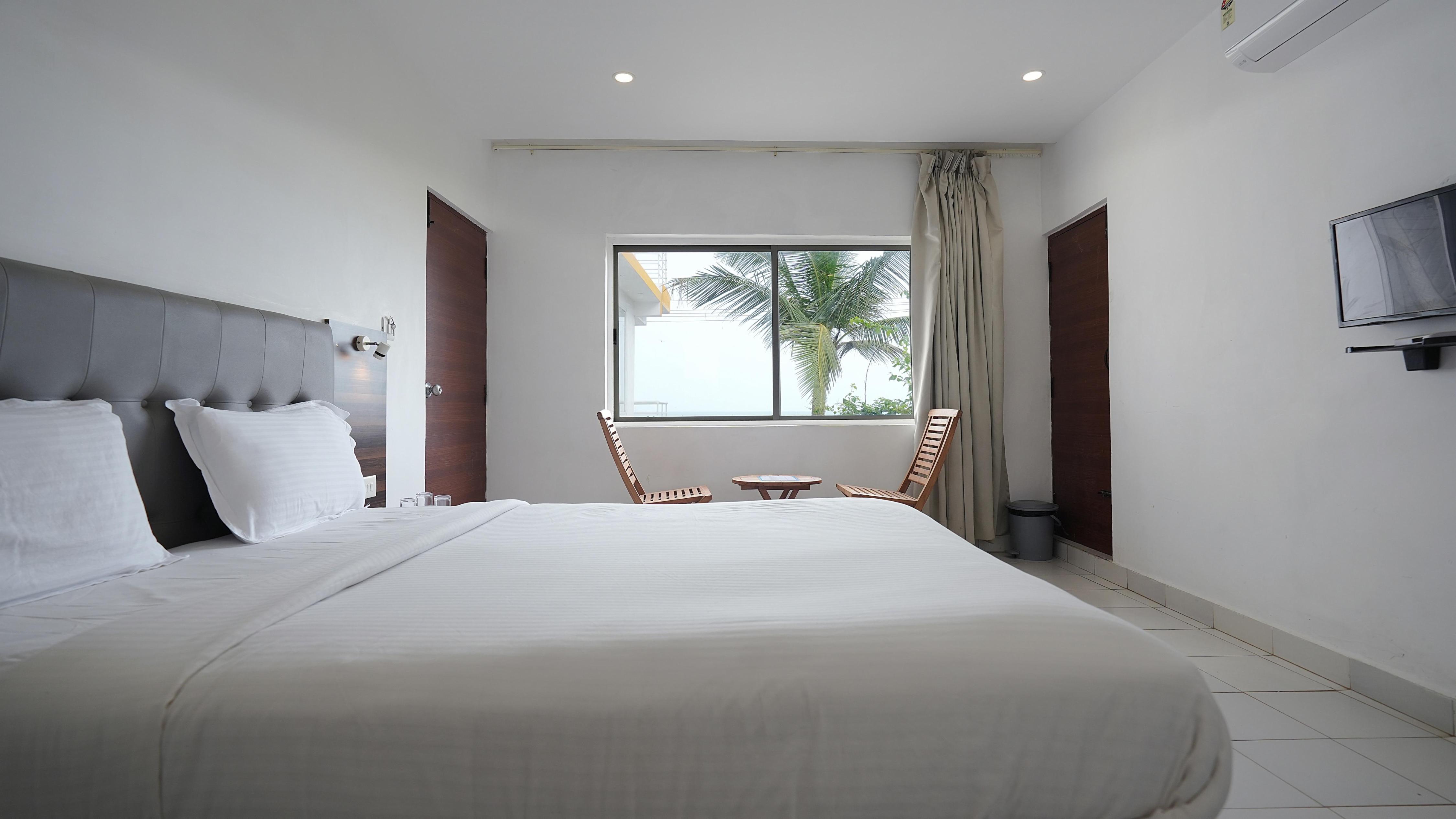 Theevu Plage | Rooms in a Beach Hut - Tap to explore photos