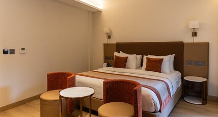 Antalya Hotel & Spa, Rishikesh Room Type - Premium King Mountain View with Bathtub
