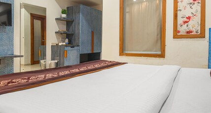 Hotel Malghotras Room Type - Super Deluxe (Non-View)