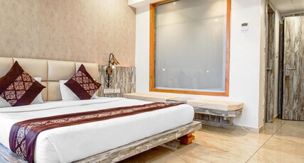 Hotel Malghotras Room Type - Premium Room with Balcony (View)