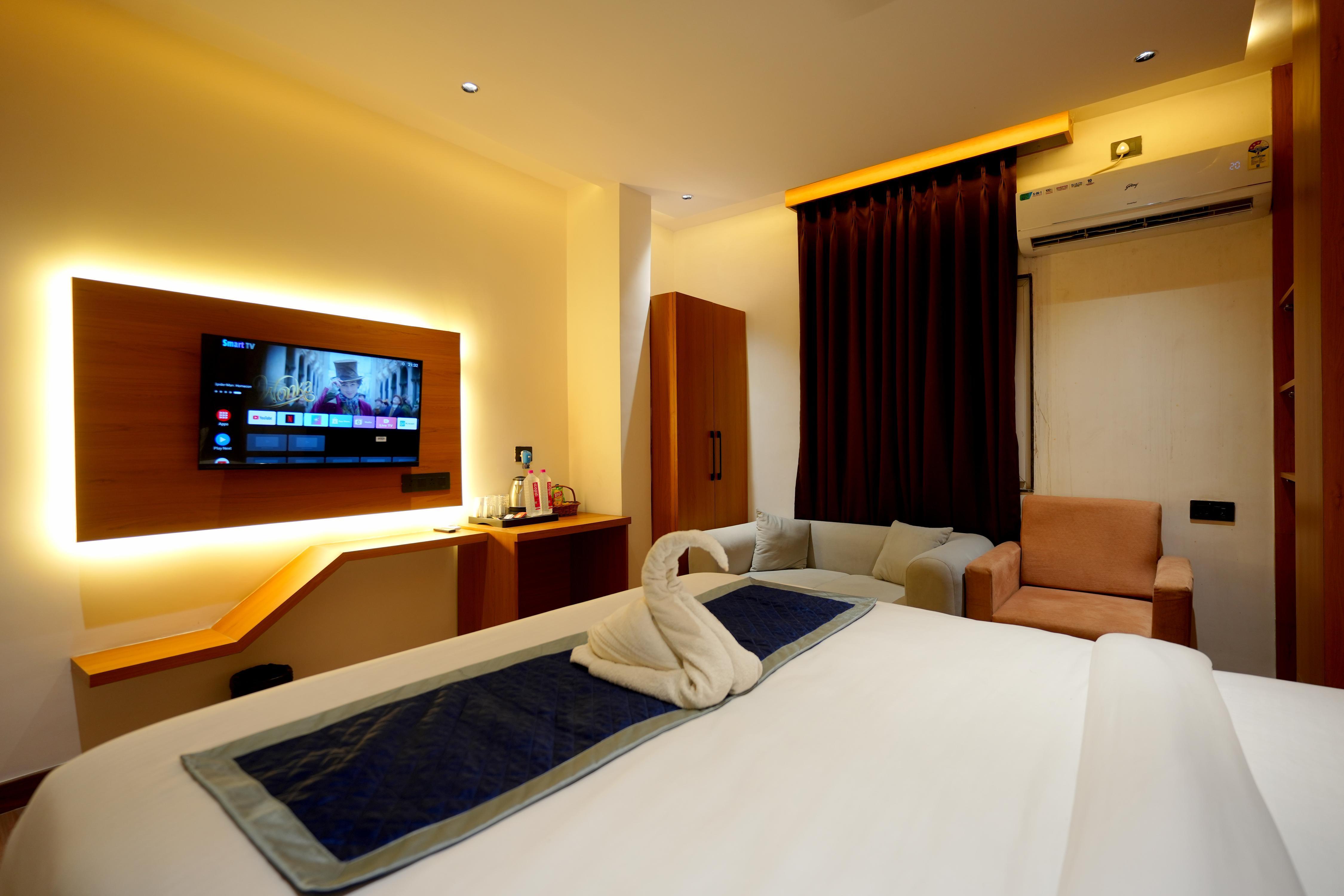 Shiv Rudraksh Resort - Near Assi Ghat - Tap to explore photos