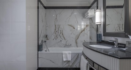 Hilton London Paddington Room Type - SIGNATURE QUEEN