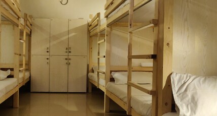 SALAAM NAMASTEY BACKPACKERS Room Type - AKBER : ONE BED IN 12 BEDDED MIX DORM