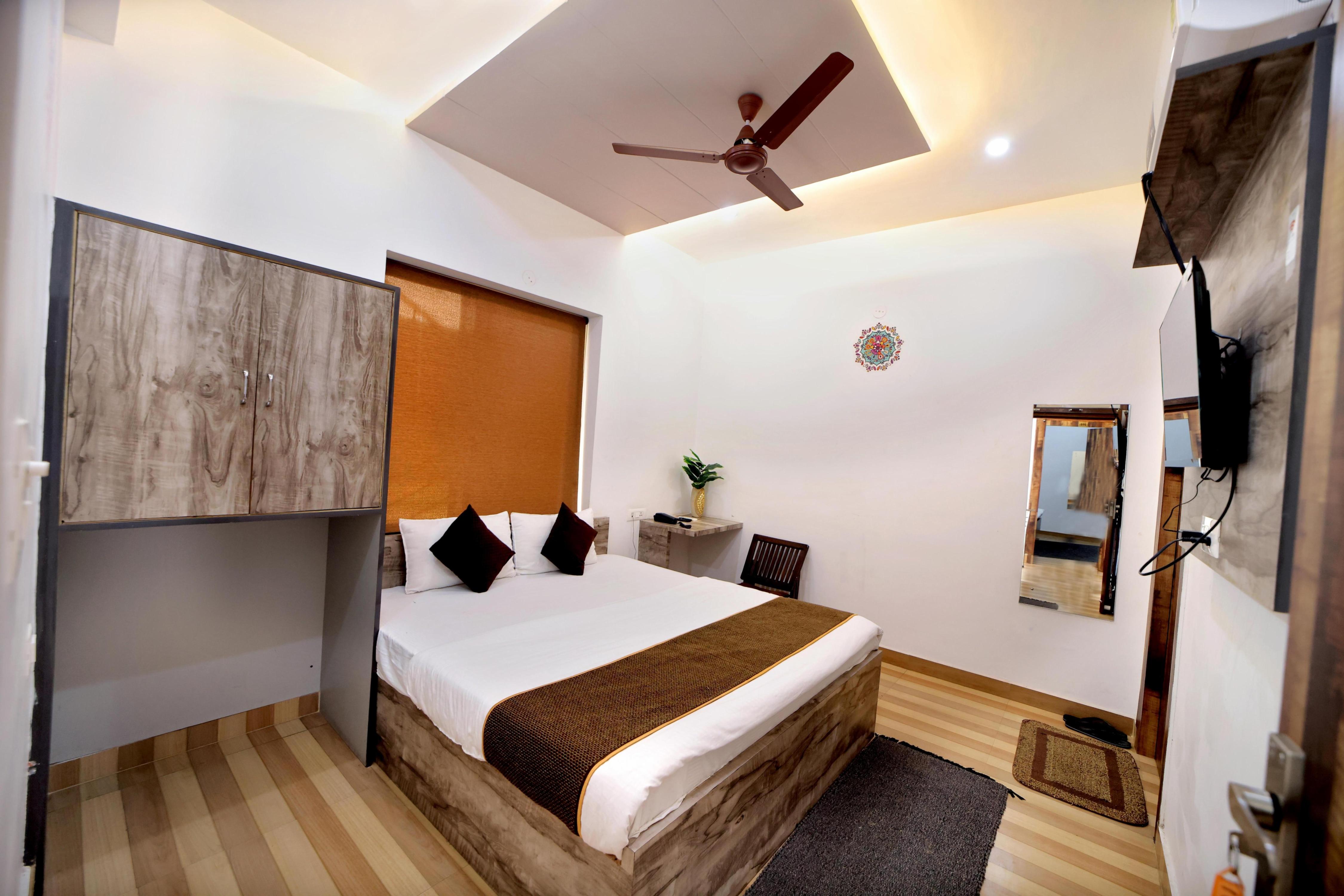 Hotel Taj Niwas Room Type - Deluxe Room with Balcony