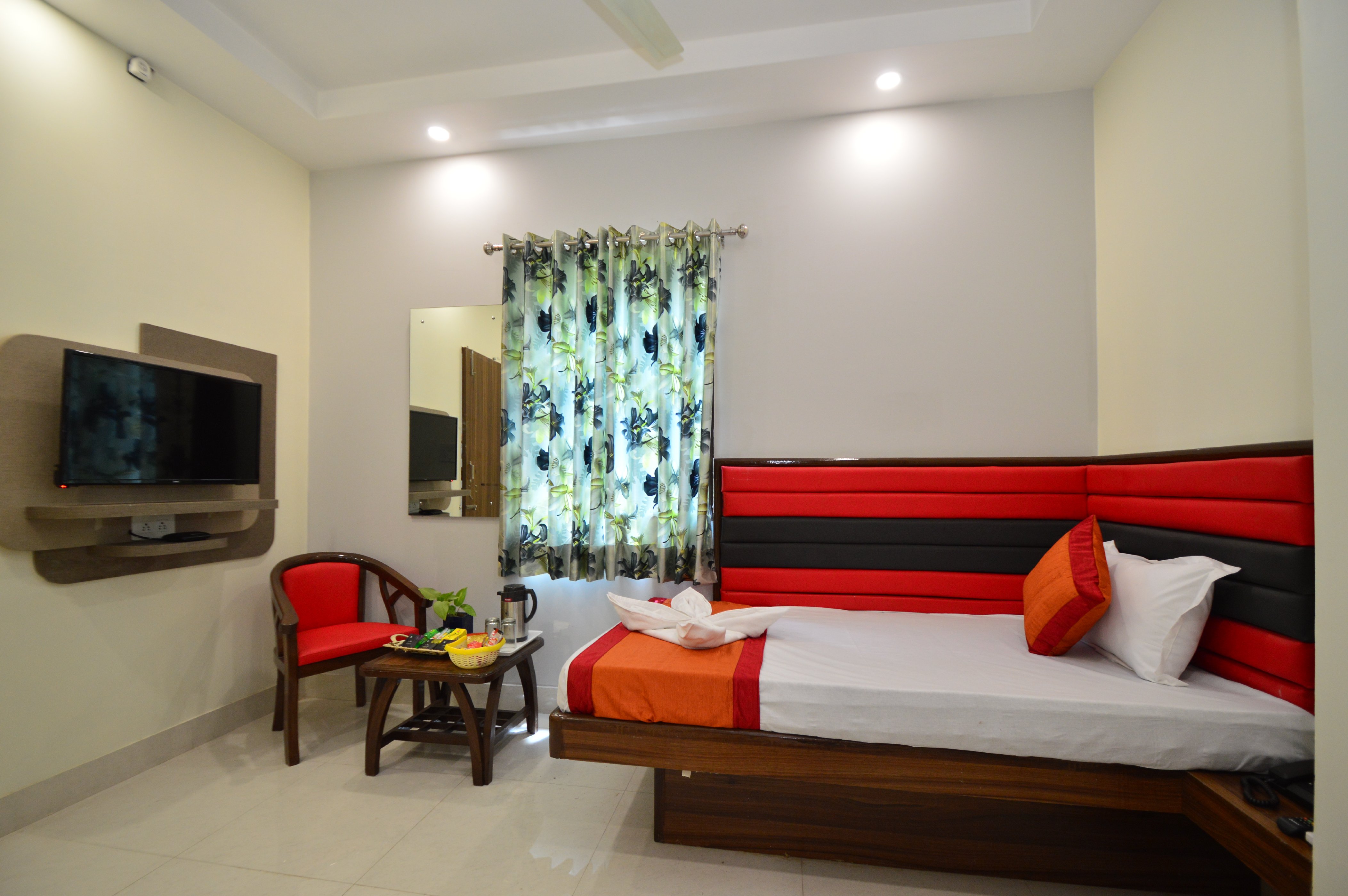 Hotel Zen Rooms 500 M from Alwar Bus Station - Tap to explore photos
