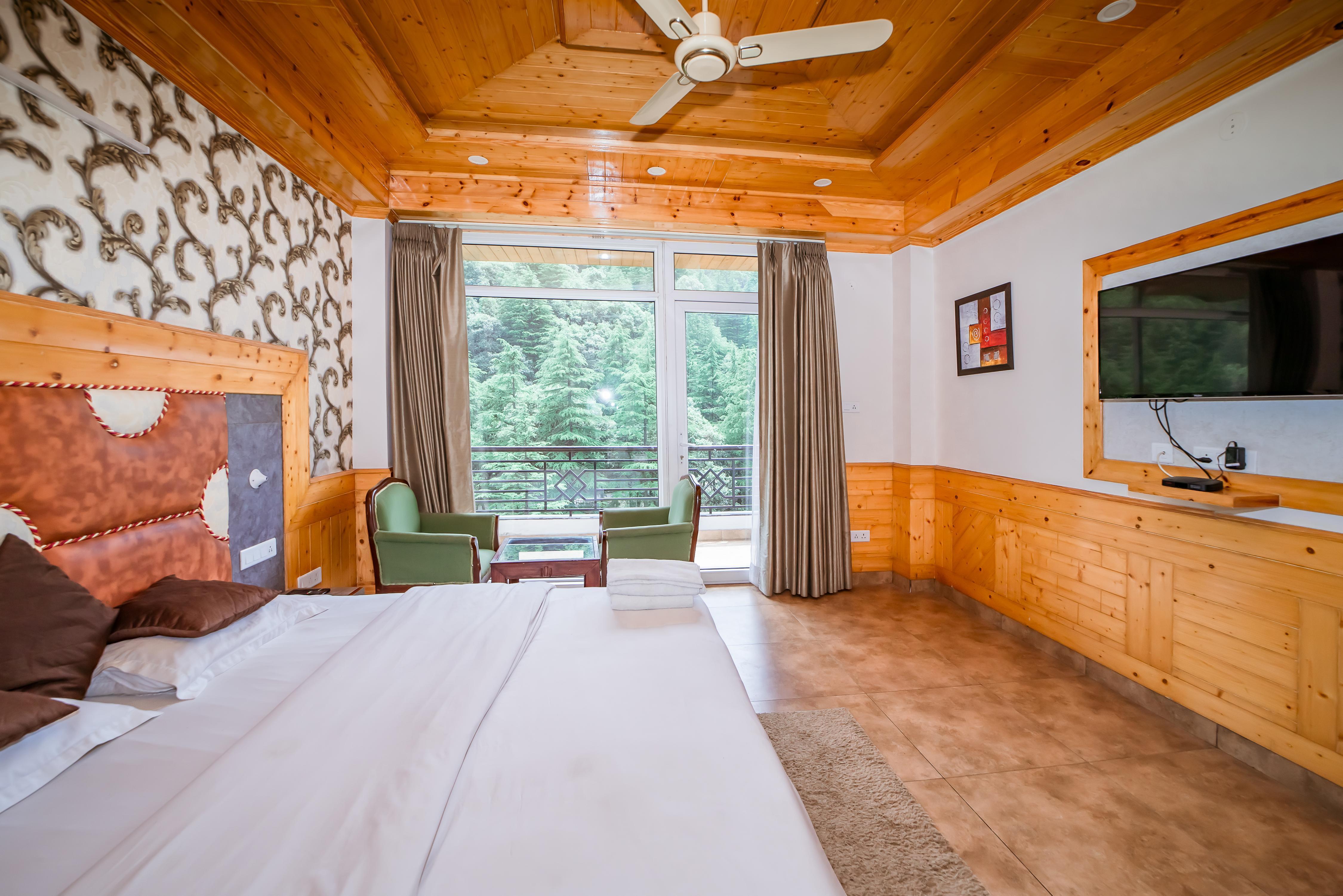 Hotel White Pearl- 2 km from Chail Palace & Stone Shiv Temple Room Type - Presidential Suite | Private Balcony | Valley View Hotel White Pearl- 2 km from Chail Palace & Stone Shiv Temple Room Type - Presidential Suite | Private Balcony | Valley View