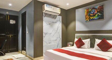Hotel Heritage Home Paharganj - 3 mins from Railway Station Room Type - Deluxe Room