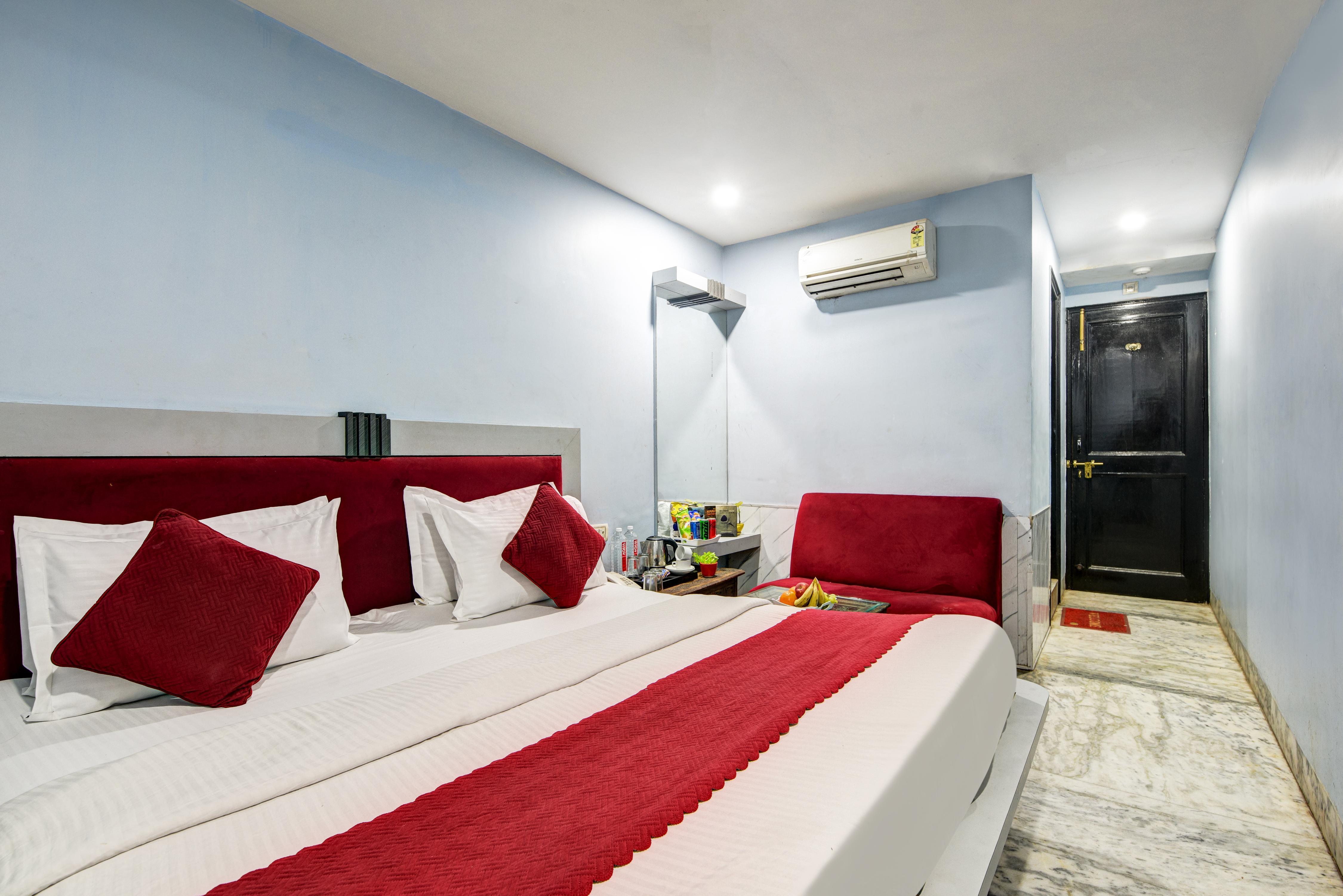 Hotel Heritage Home Paharganj - 3 mins from Railway Station - Tap to explore photos
