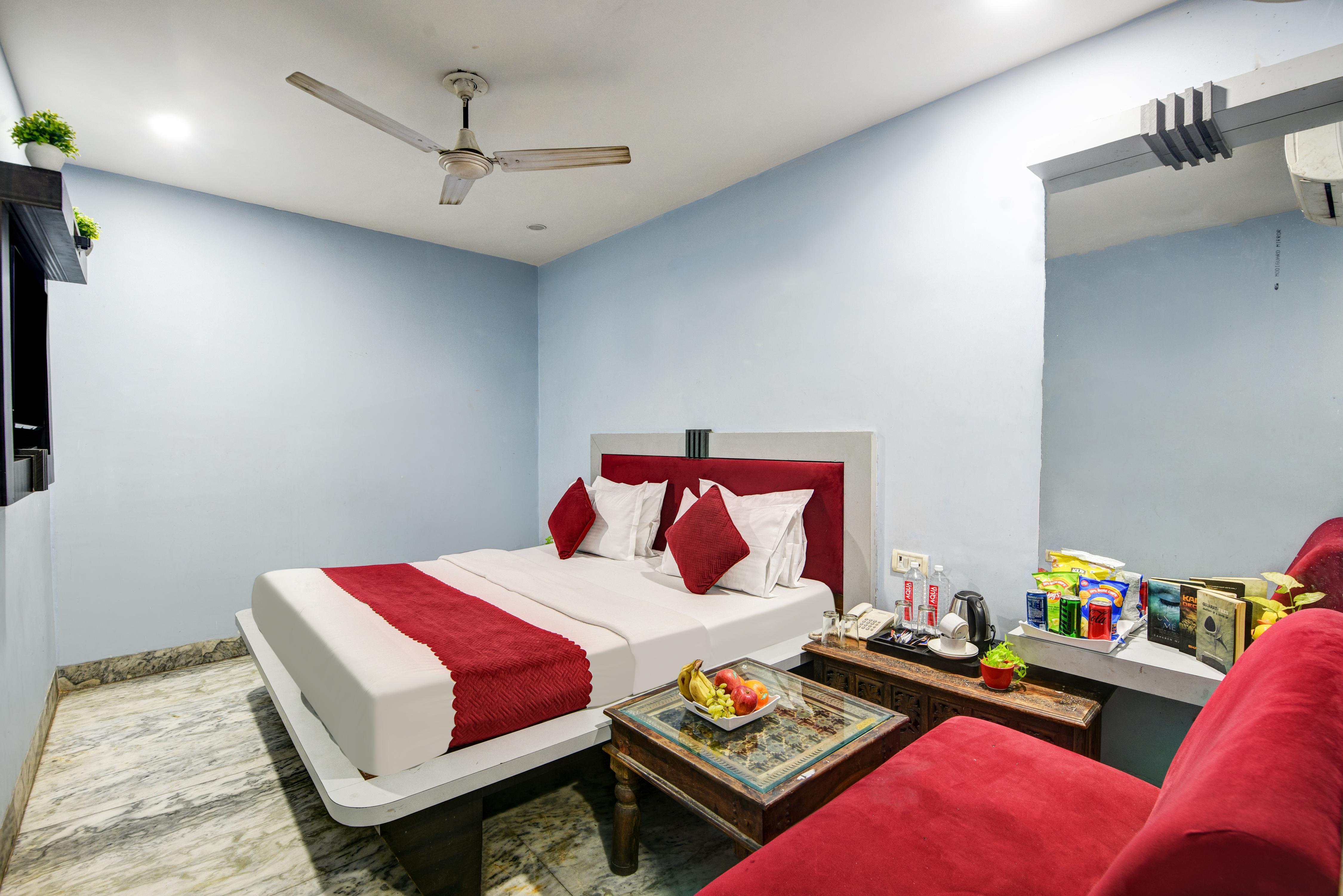 Hotel Heritage Home Paharganj - 3 mins from Railway Station - Tap to explore photos