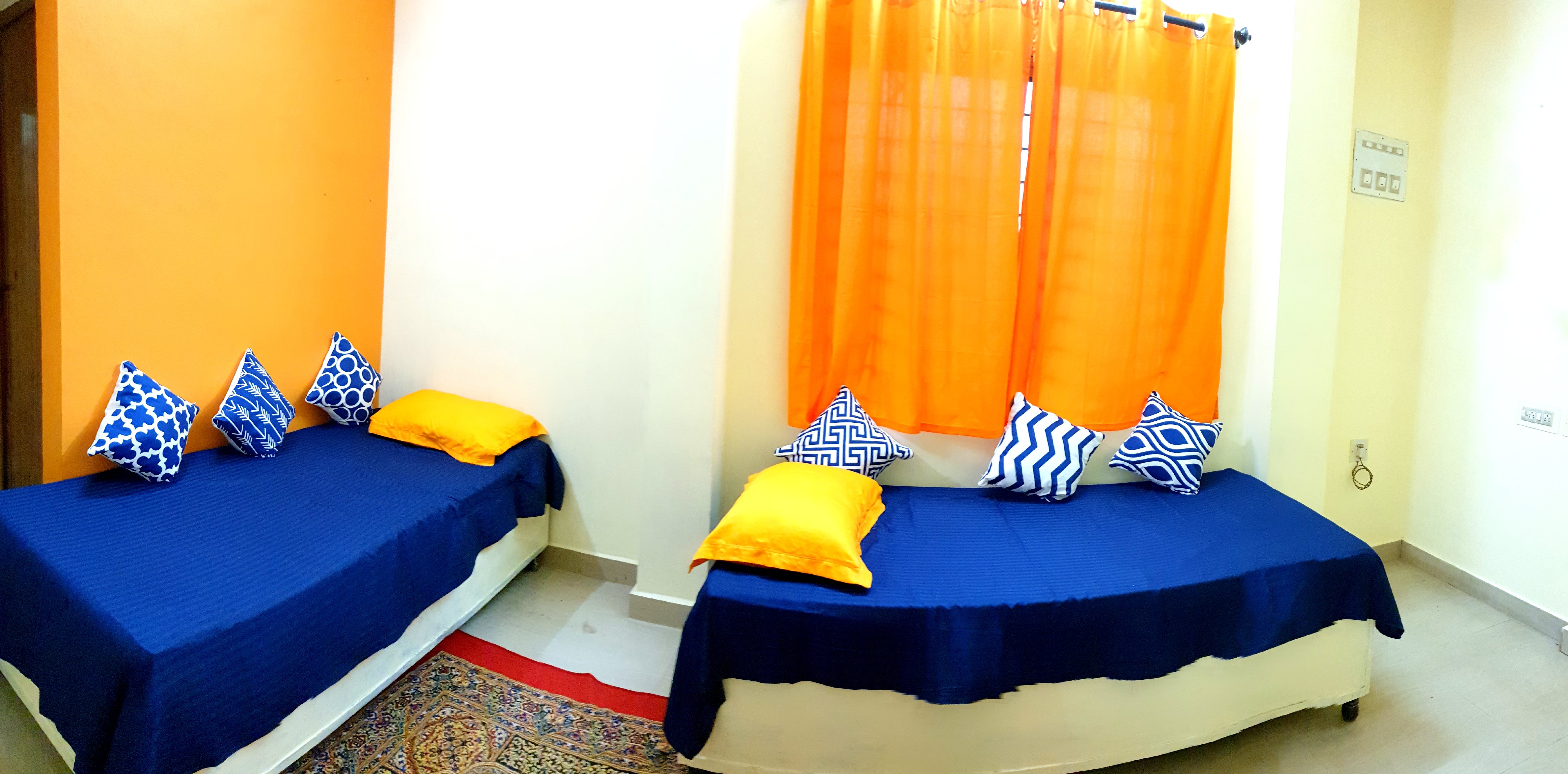 HI5 Holiday Apartment - Tap to explore photos