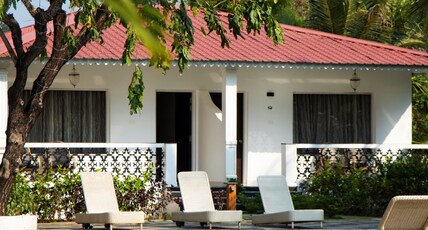 Wild Berry Resort Room Type - Deluxe Double Room with Pool View