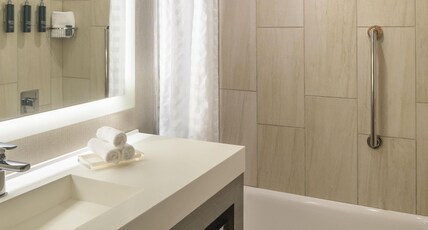 Hilton Cleveland Downtown Room Type - 2 QUEEN BEDS