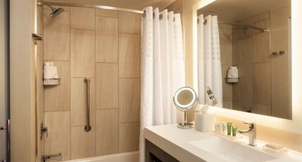 Hilton Cleveland Downtown Room Type - 2 QUEEN HEARING ACCESS