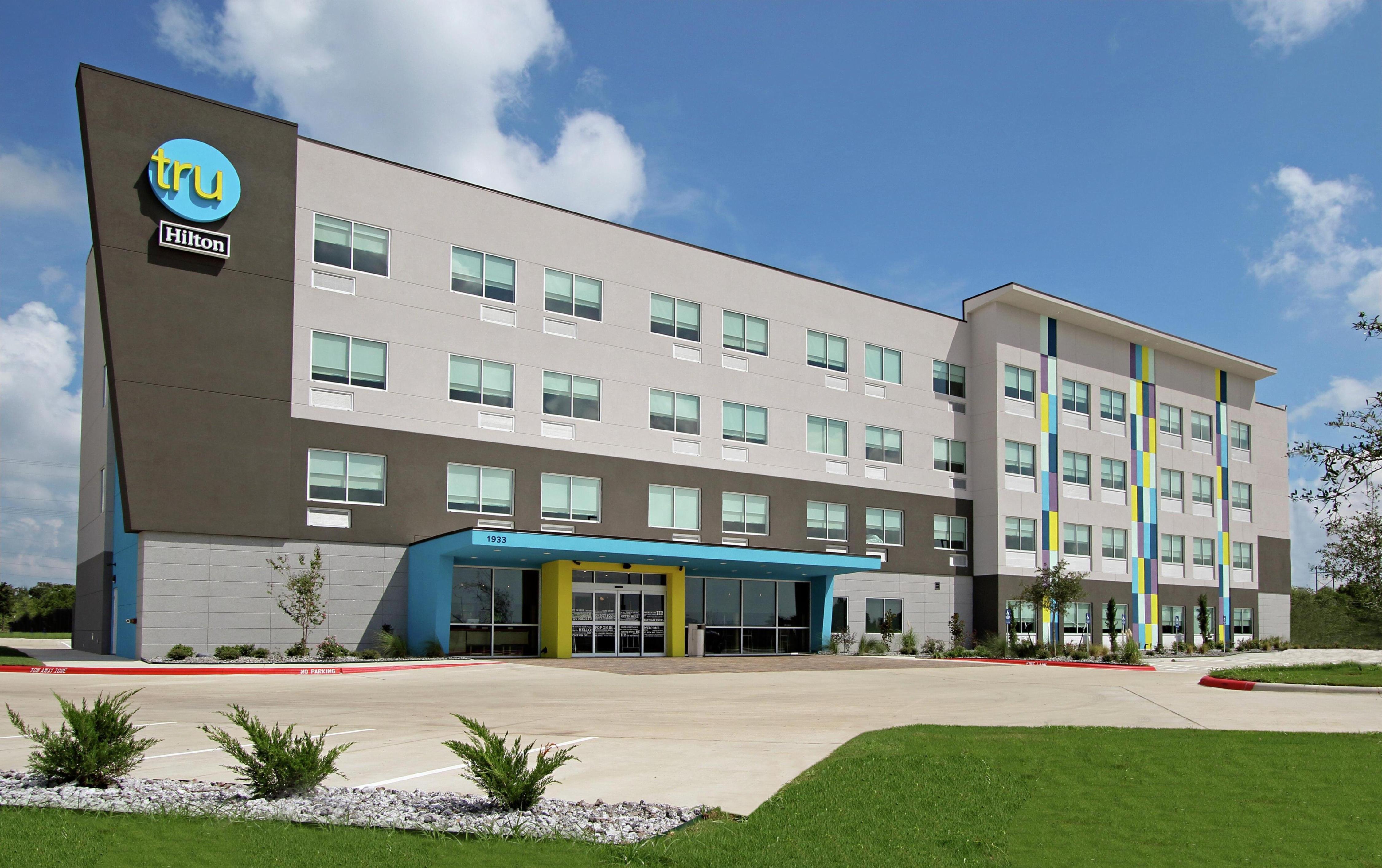 Tru by Hilton Bryan College Station - Tap to explore photos