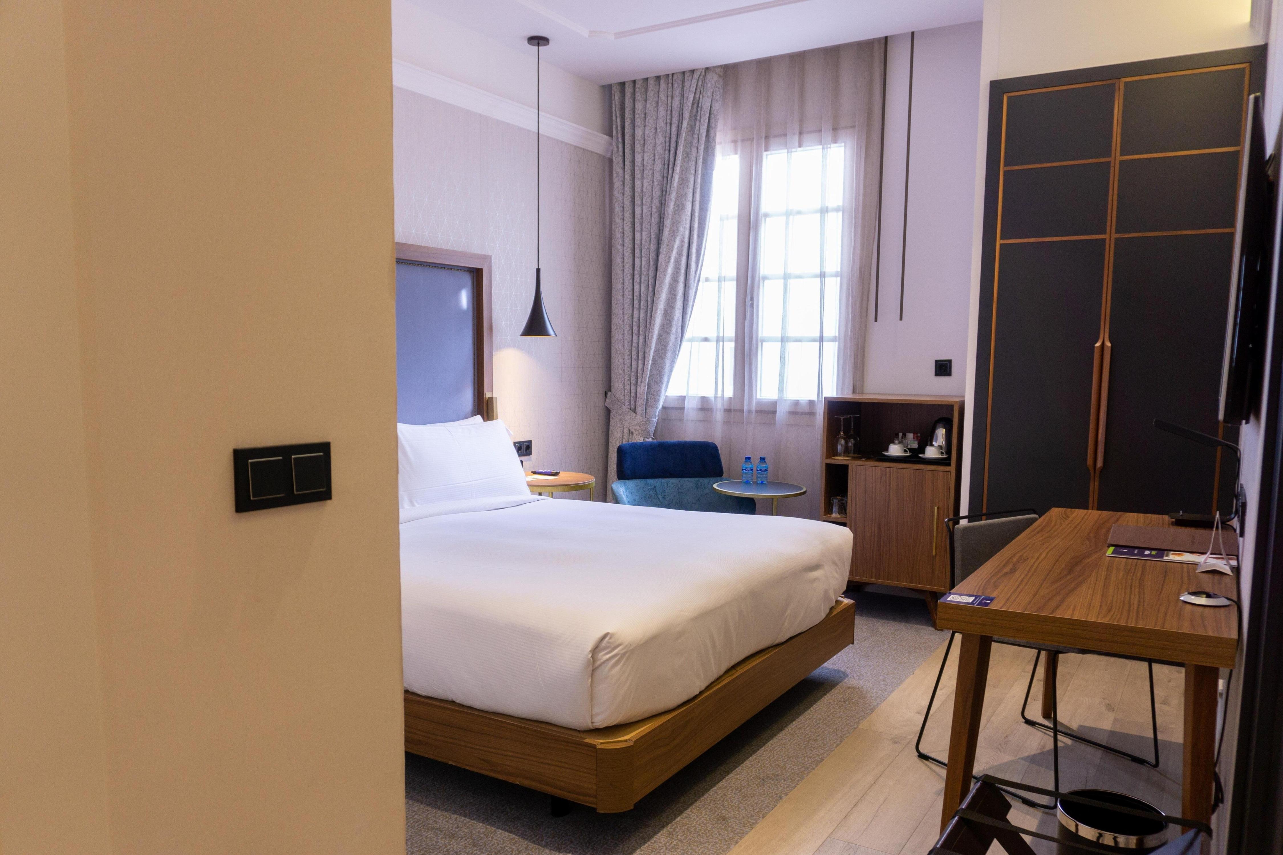 DoubleTree by Hilton Madrid-Prado - Tap to explore photos