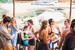 This is it Stays - Seaview Huts and Beach View Rooms 