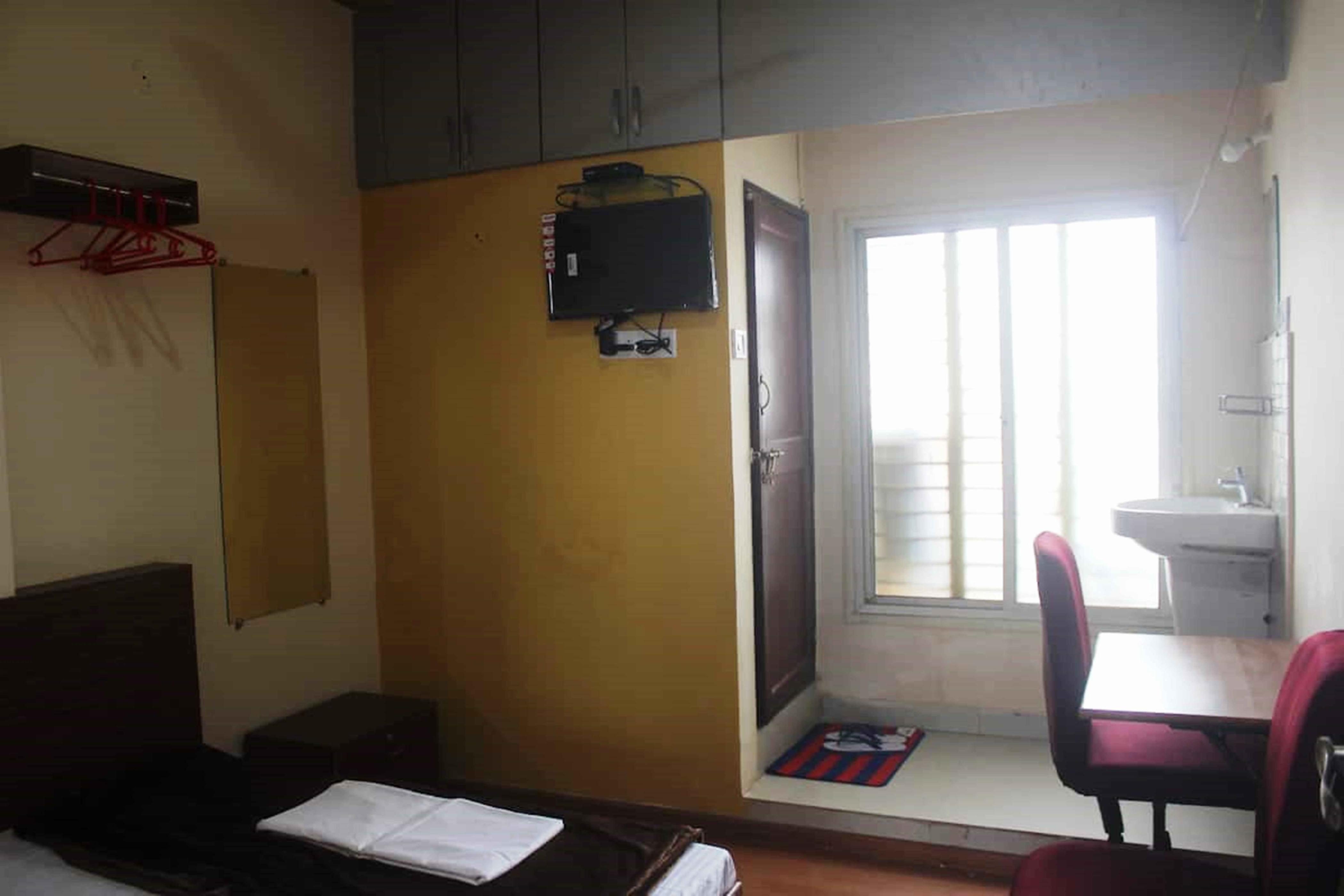 Check Inn - Executive Home Stay - BnB - Tap to explore photos