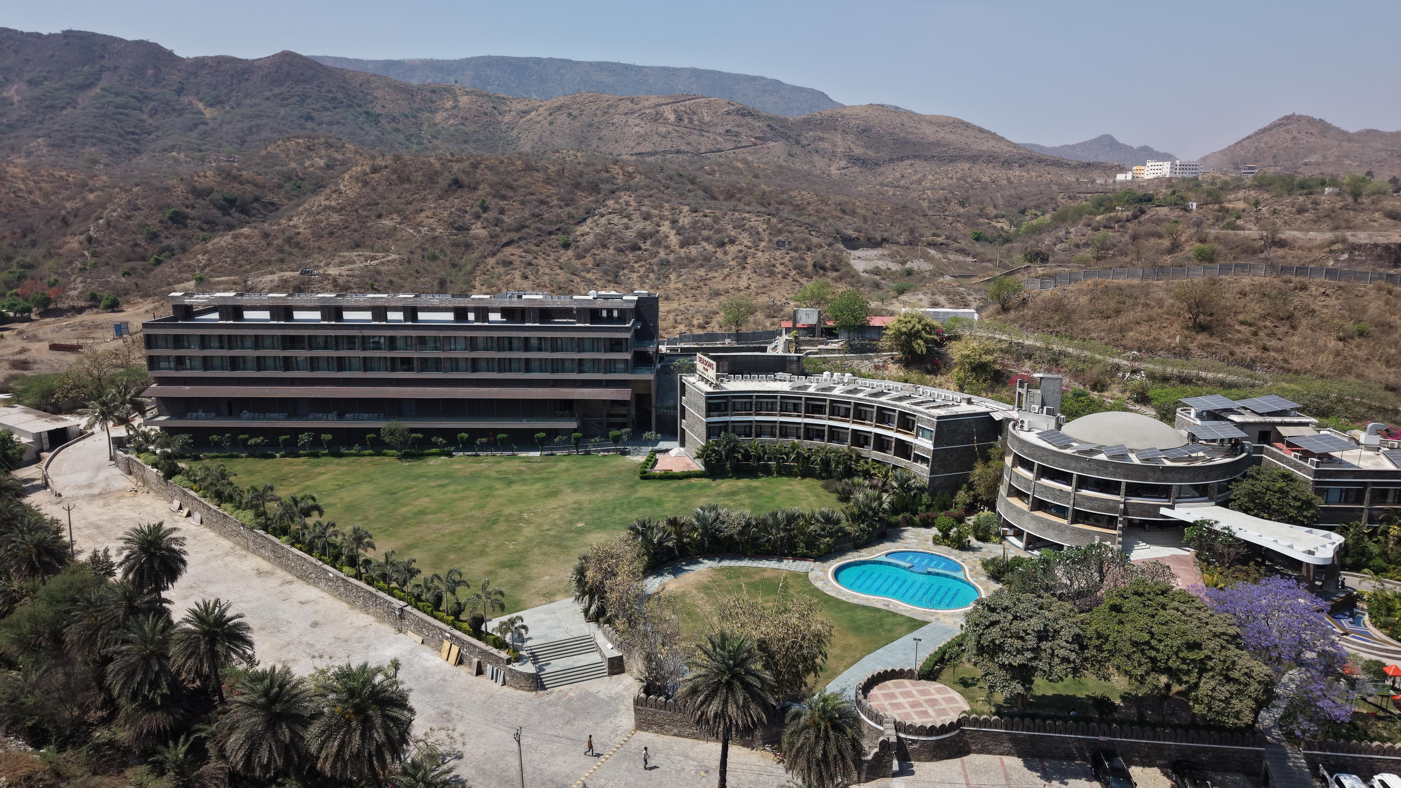 Seasons Park Resort & Spa