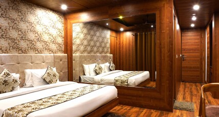 Hotel Skylark by Gabrian Hotels Room Type - Premium Hill View Room with Balcony