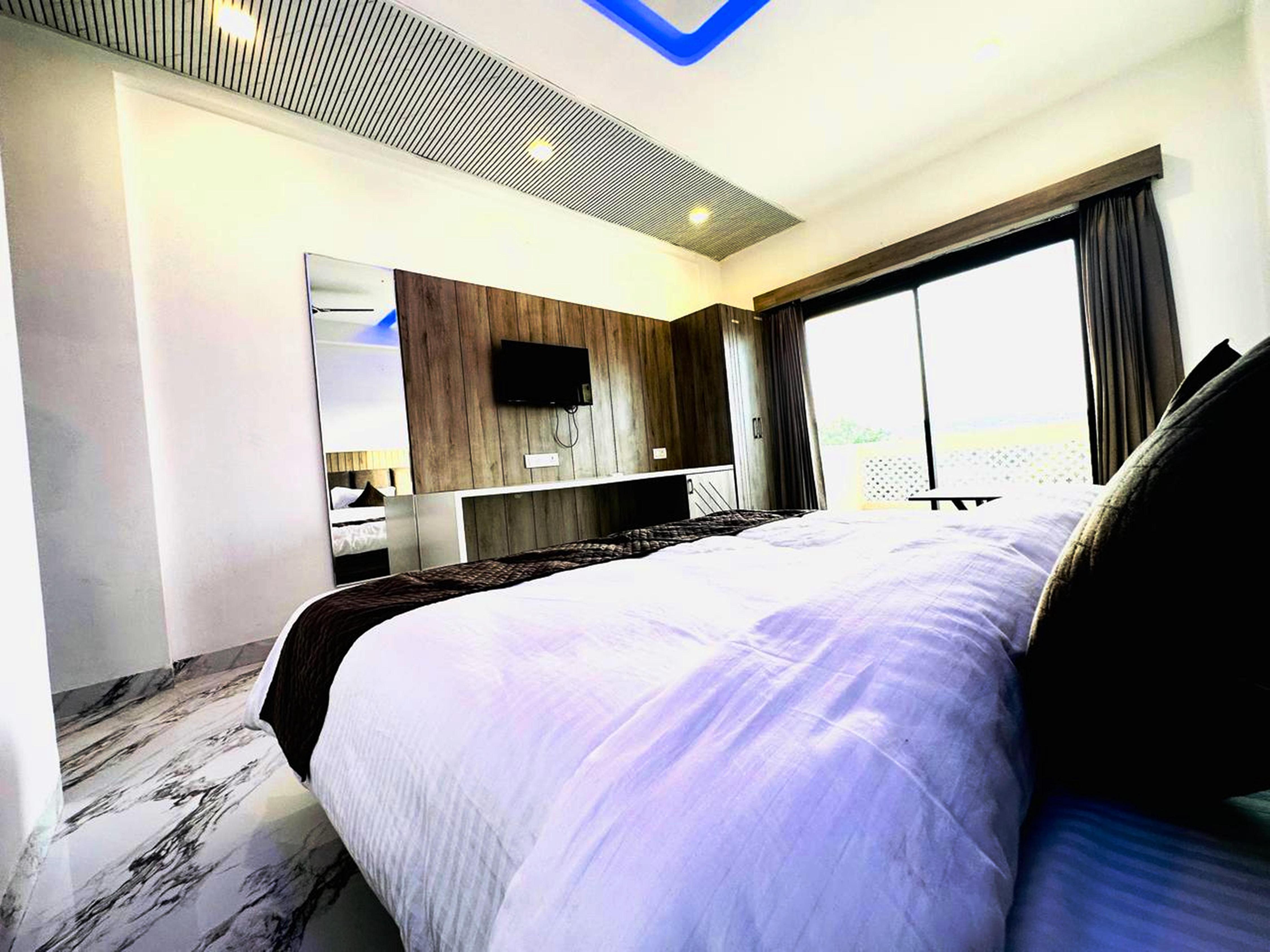 Horizon Pushkar Resort Room Type - Luxury Room with Mountain view