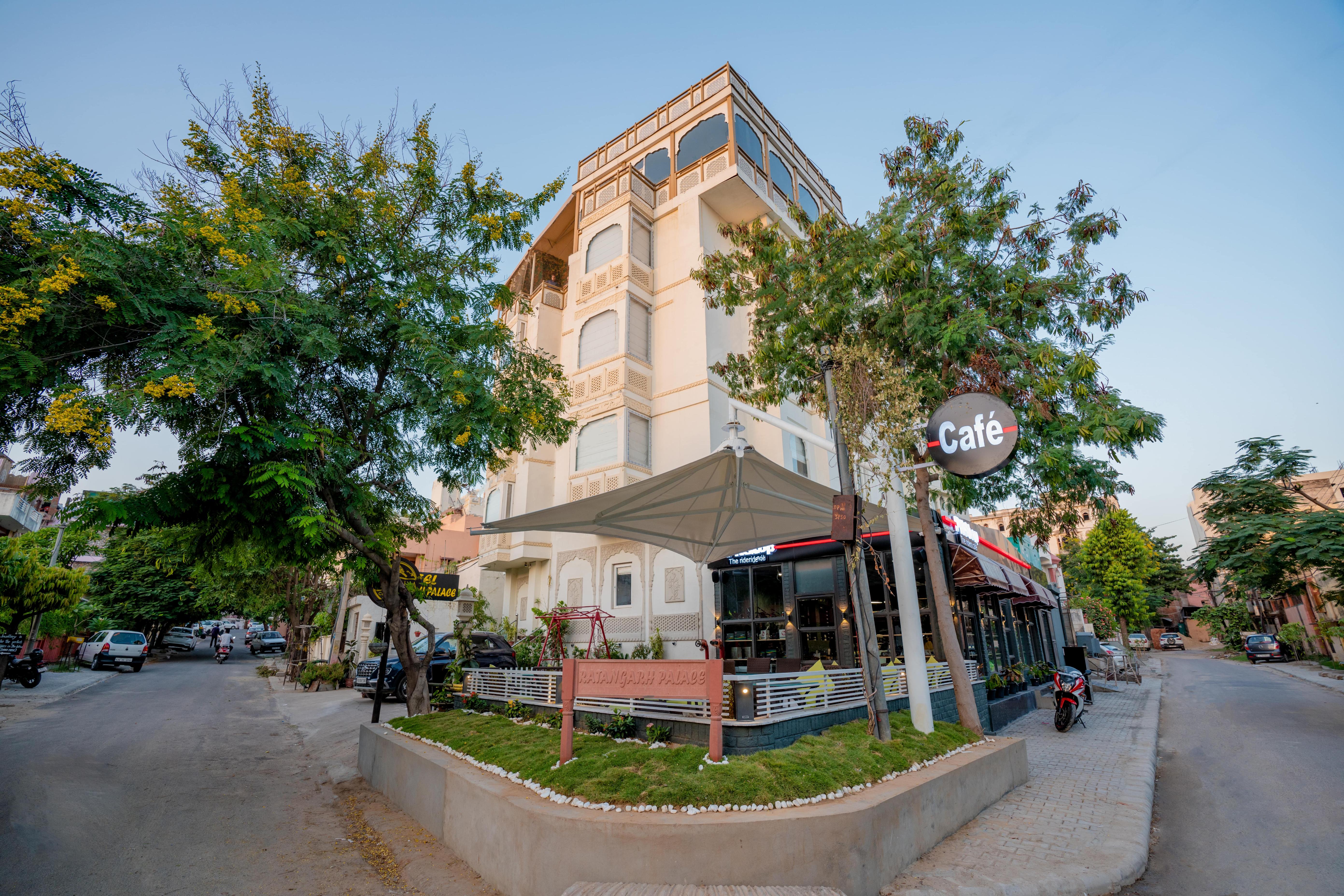 Hotel Ratangarh Palace